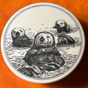 Scrimshaw Otter Box - Deer Antler/Cow Bone, Artist Signed - Vintage 1960’s